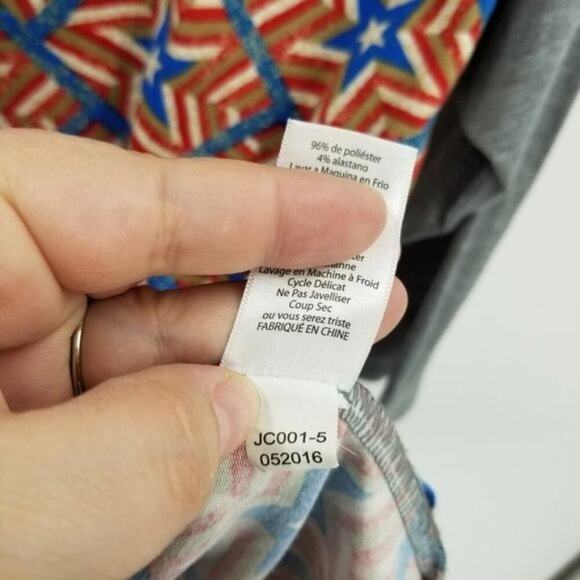 LuLaRoe Women's Star Pattern Crew Neck 3/4 Sleeve Stretch Randy Top Gray Size L - Picture 5 of 5